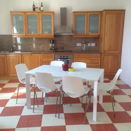 B&j Gazde/Camere de închiriat *